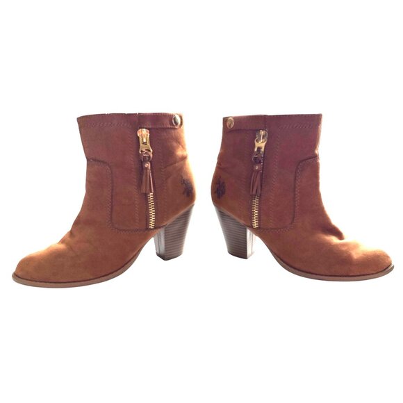 U.S. Polo Tan Faux Suede Ankle Boots Stacked Block Heel & Side Zippers Size 9 - Picture 5 of 7